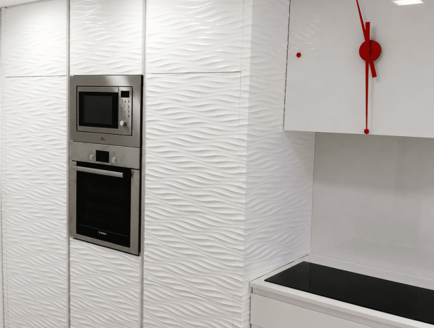 Cocina a medida en Elche con frentes ondulados
